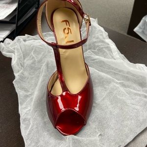 Women burgundy heels, new never used